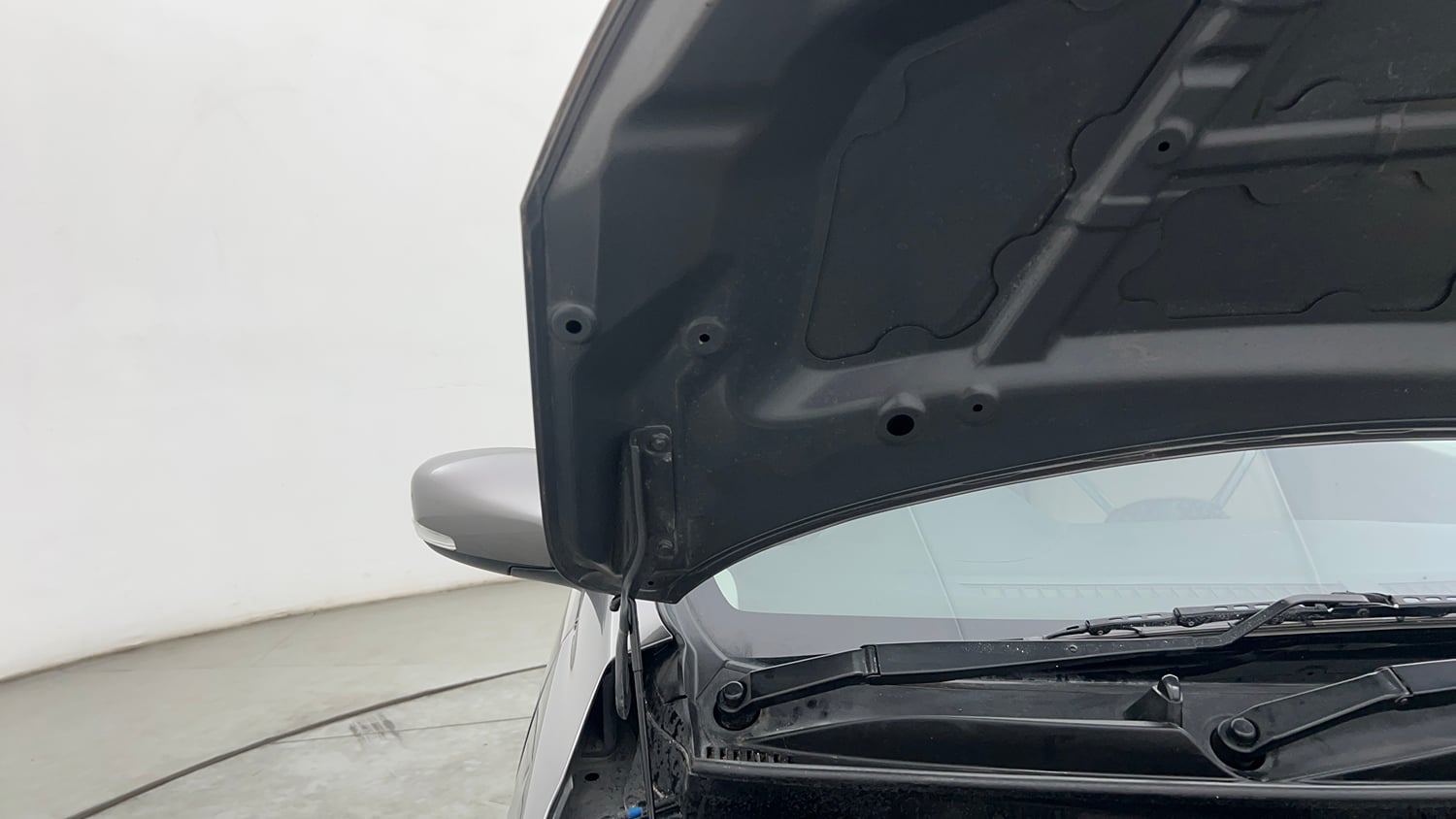 Used 2017 Maruti Suzuki Celerio ZXI (O) AMT Petrol Automatic engine ENGINE RIGHT SIDE HINGE & APRON VIEW