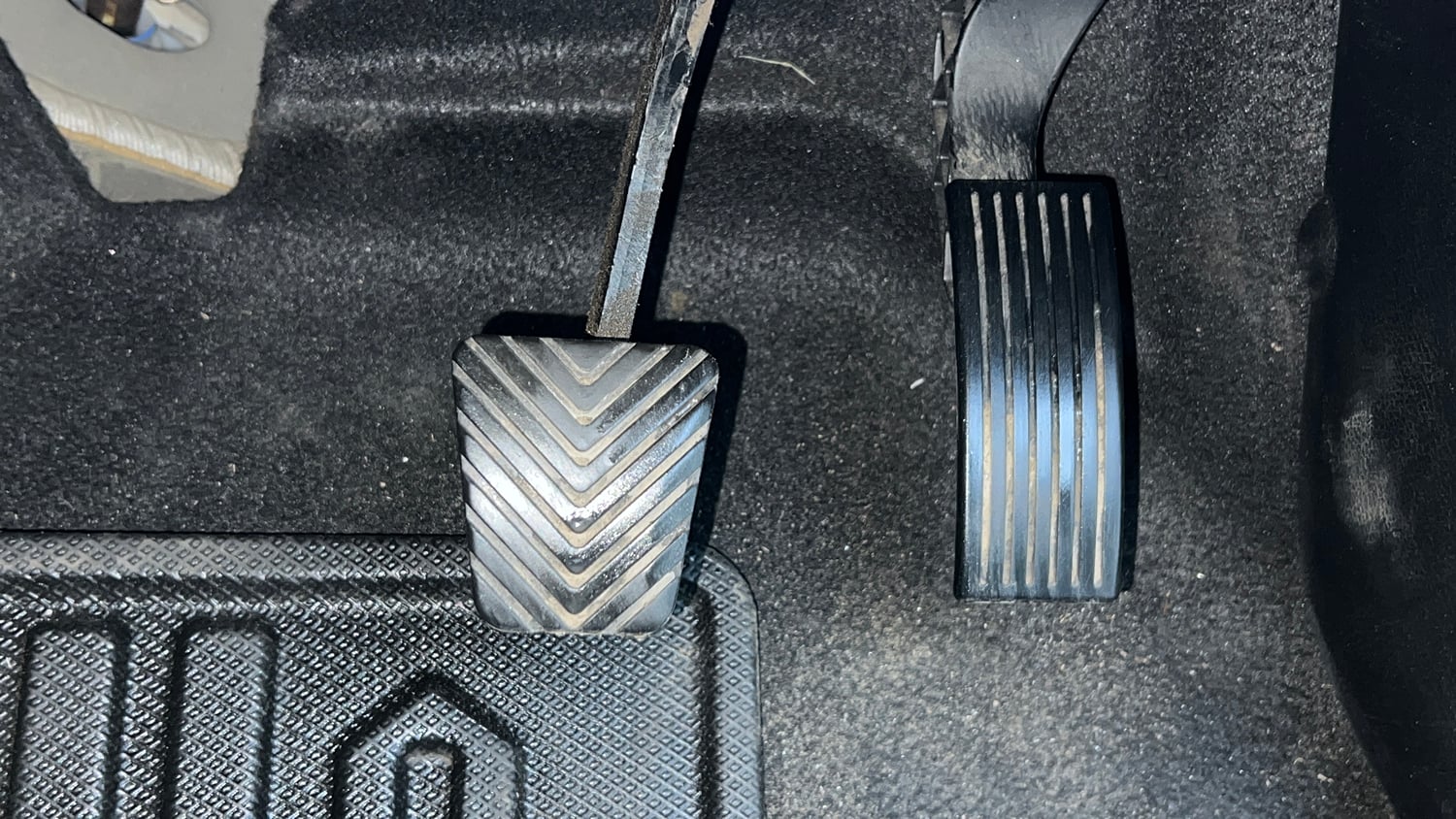 Used 2021 Kia Sonet HTX 1.0 iMT Petrol Manual interior PEDALS VIEW