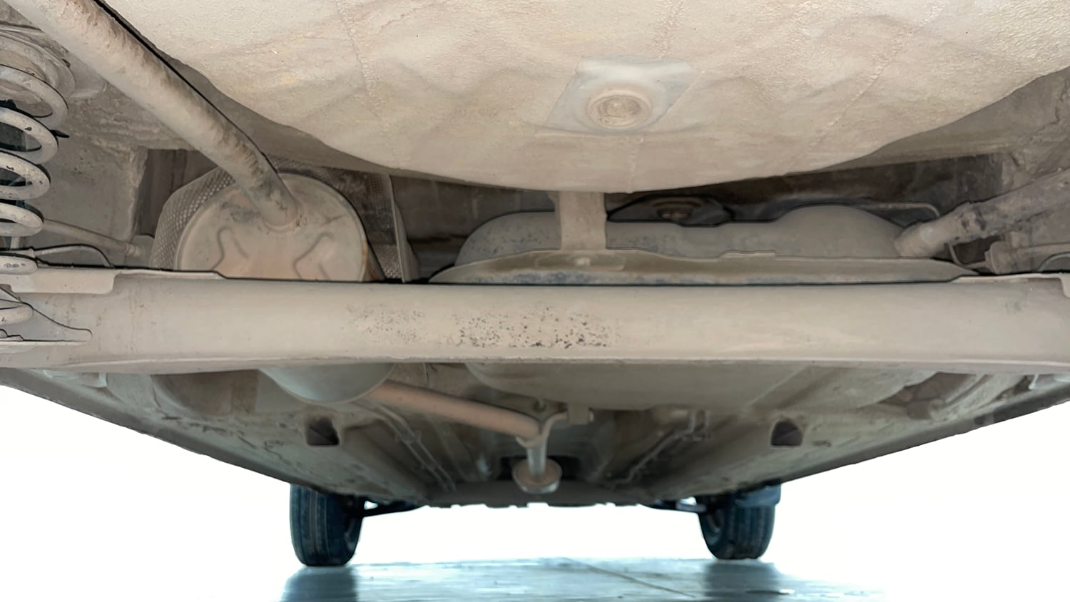 Used 2022 Renault Kwid RXT 1.0 AMT (O) Petrol Automatic extra REAR UNDERBODY VIEW (TAKEN FROM REAR)
