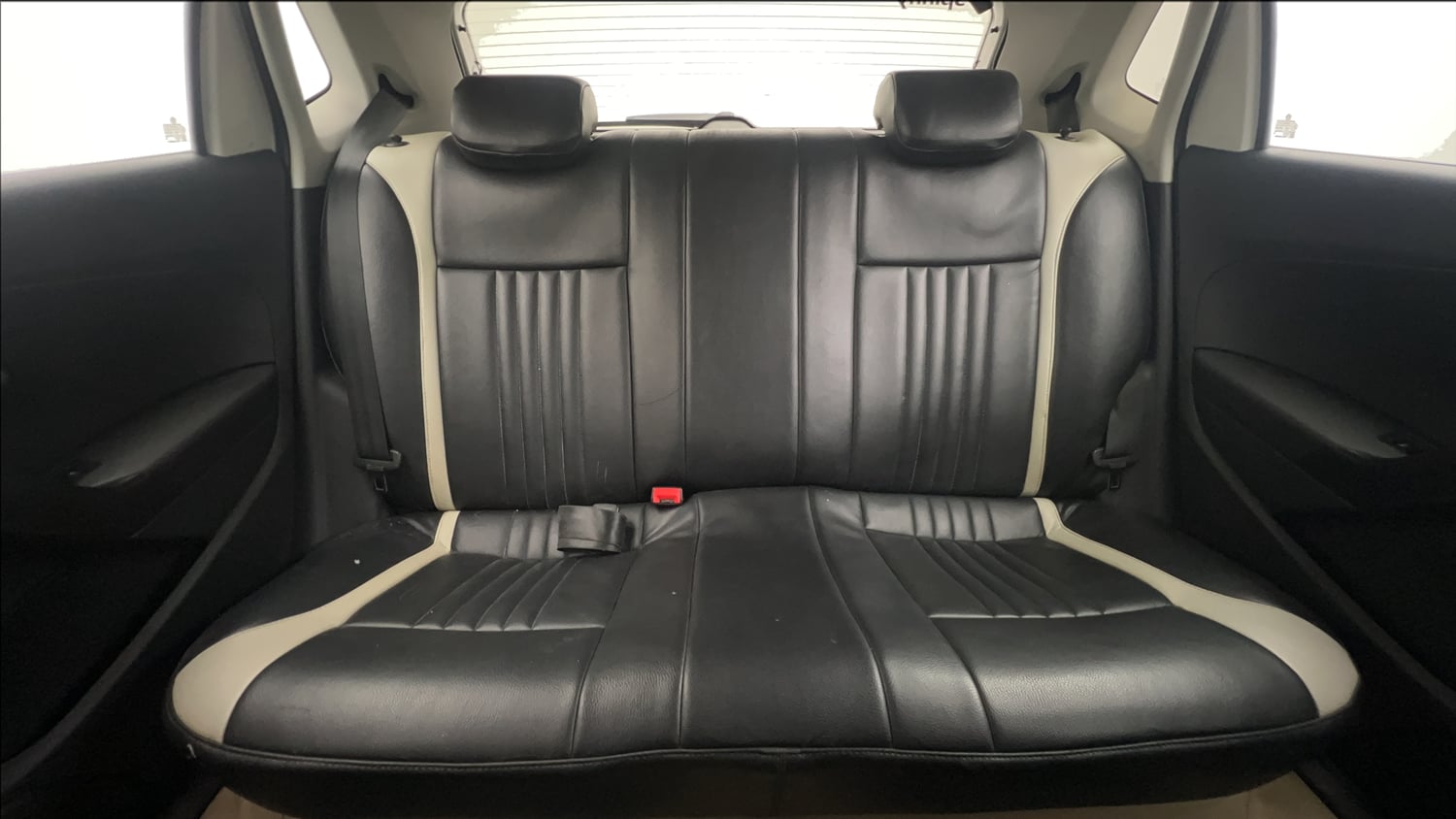 Used 2018 Volkswagen Polo Highline Plus 1.5 (D) 16 Alloy Diesel Manual interior REAR SEAT CONDITION VIEW