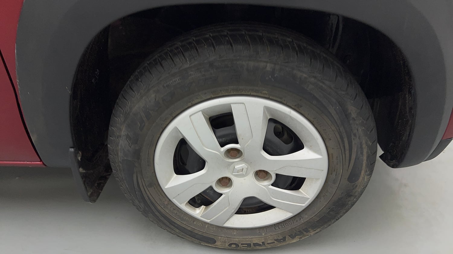 Used 2018 Renault Kwid RXL Petrol Manual tyres RIGHT FRONT TYRE RIM VIEW