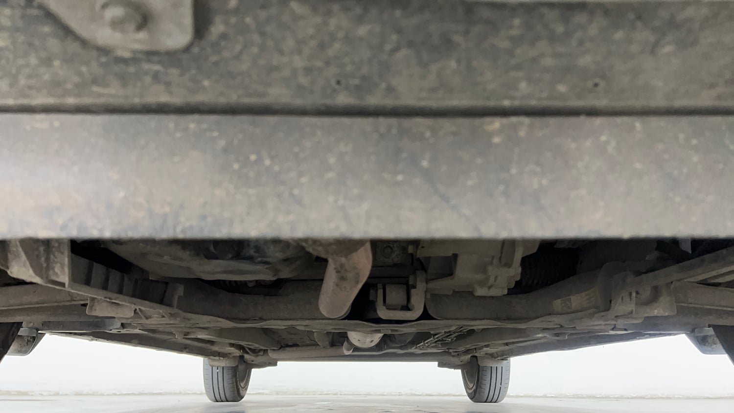Used 2025 Tata Altroz Accomplished S CNG 5MT Cng Manual extra FRONT LEFT UNDERBODY VIEW