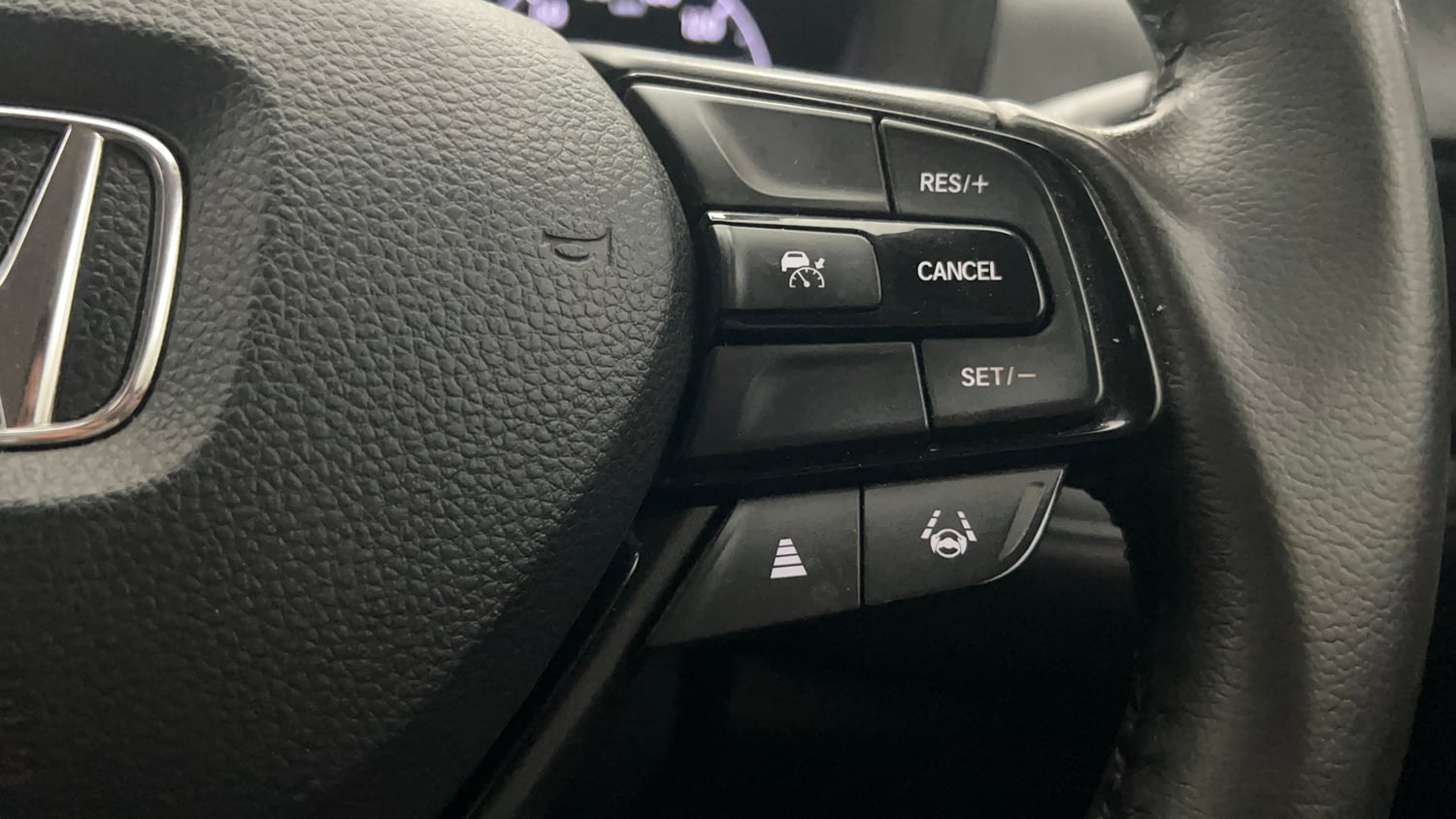 Used 2025 Honda Elevate Black Edition ZX MT Petrol Manual top_features Cruise control