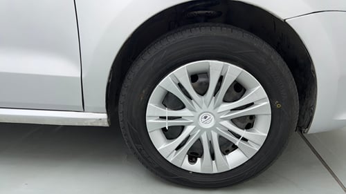 Used 2017 Volkswagen Polo Comfortline 1.2L (P) Petrol Manual tyres RIGHT FRONT TYRE RIM VIEW