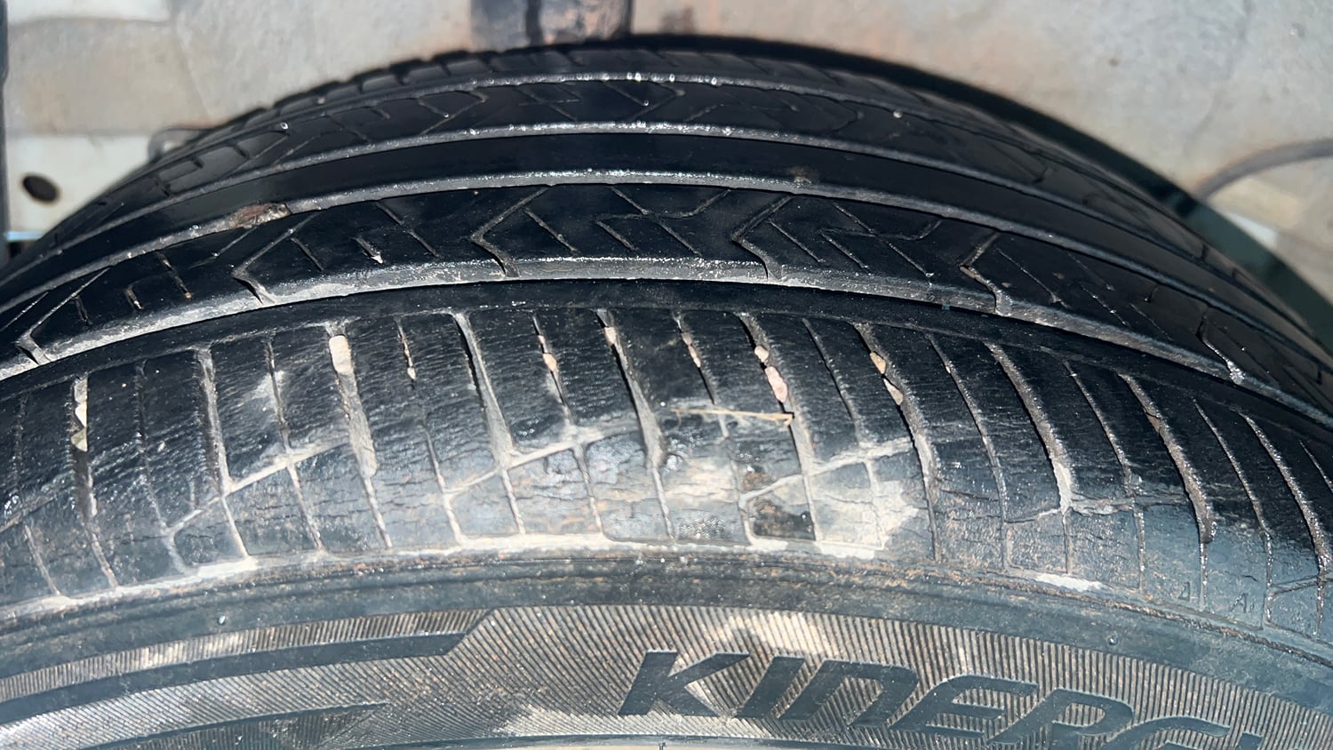 Used 2021 Hyundai i20 Sportz 1.2 MT Petrol Manual tyres RIGHT REAR TYRE TREAD VIEW