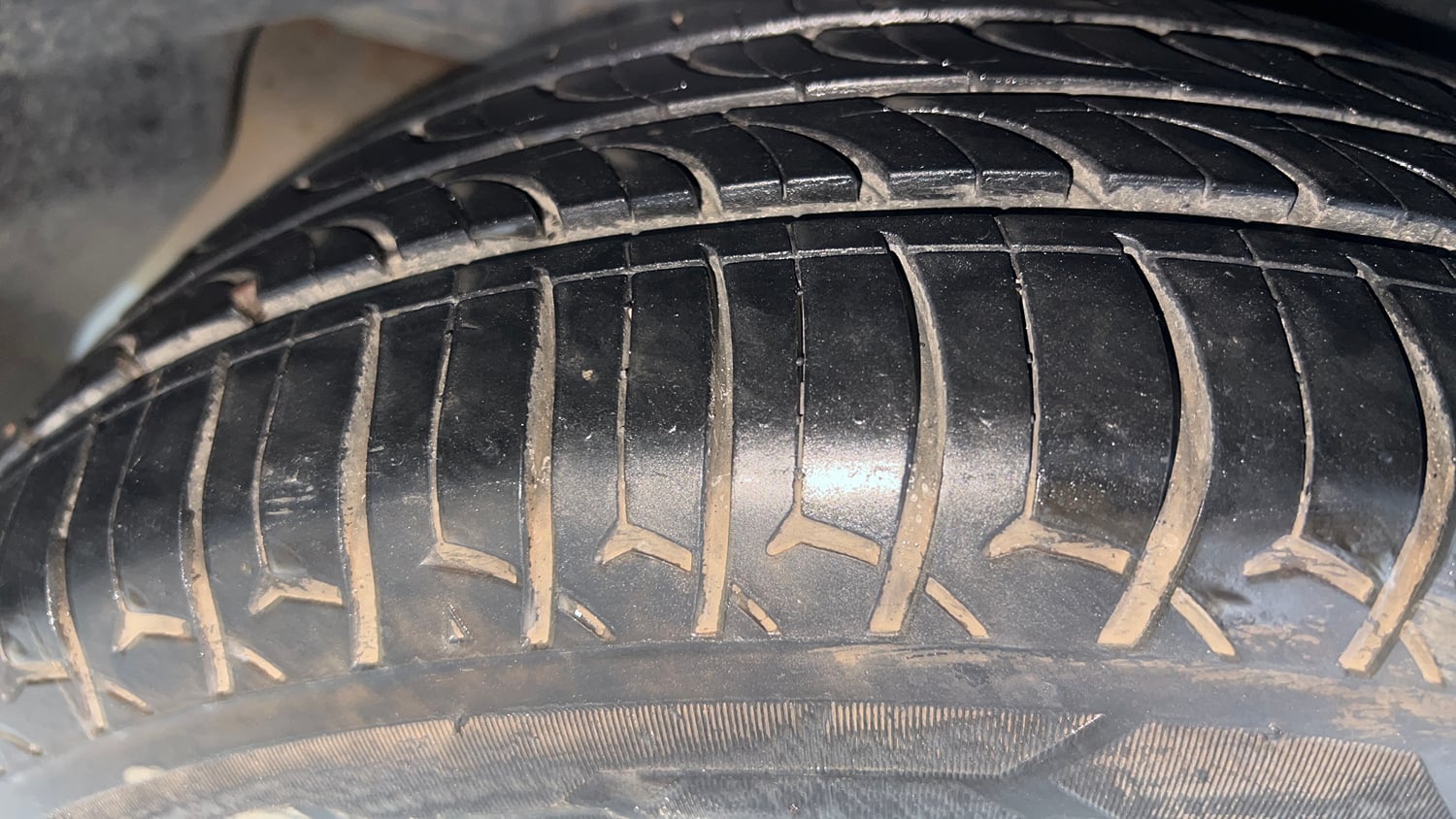 Used 2020 Maruti Suzuki Ciaz Delta Hybrid 1.5 AT Petrol Automatic tyres RIGHT REAR TYRE TREAD VIEW