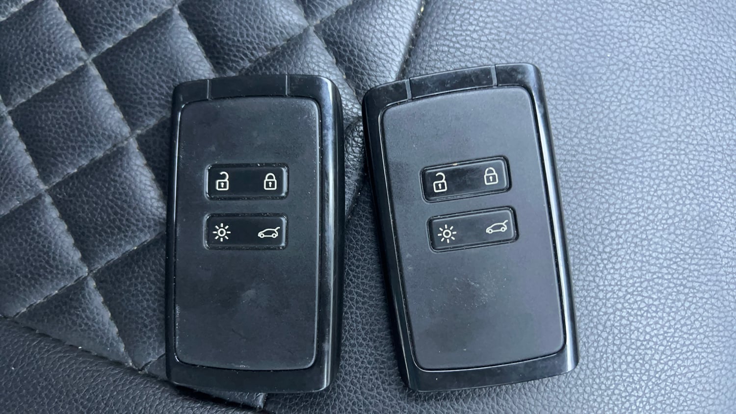 Used 2023 Renault Triber RXZ EASY-R AMT Petrol Automatic extra CAR KEY VIEW