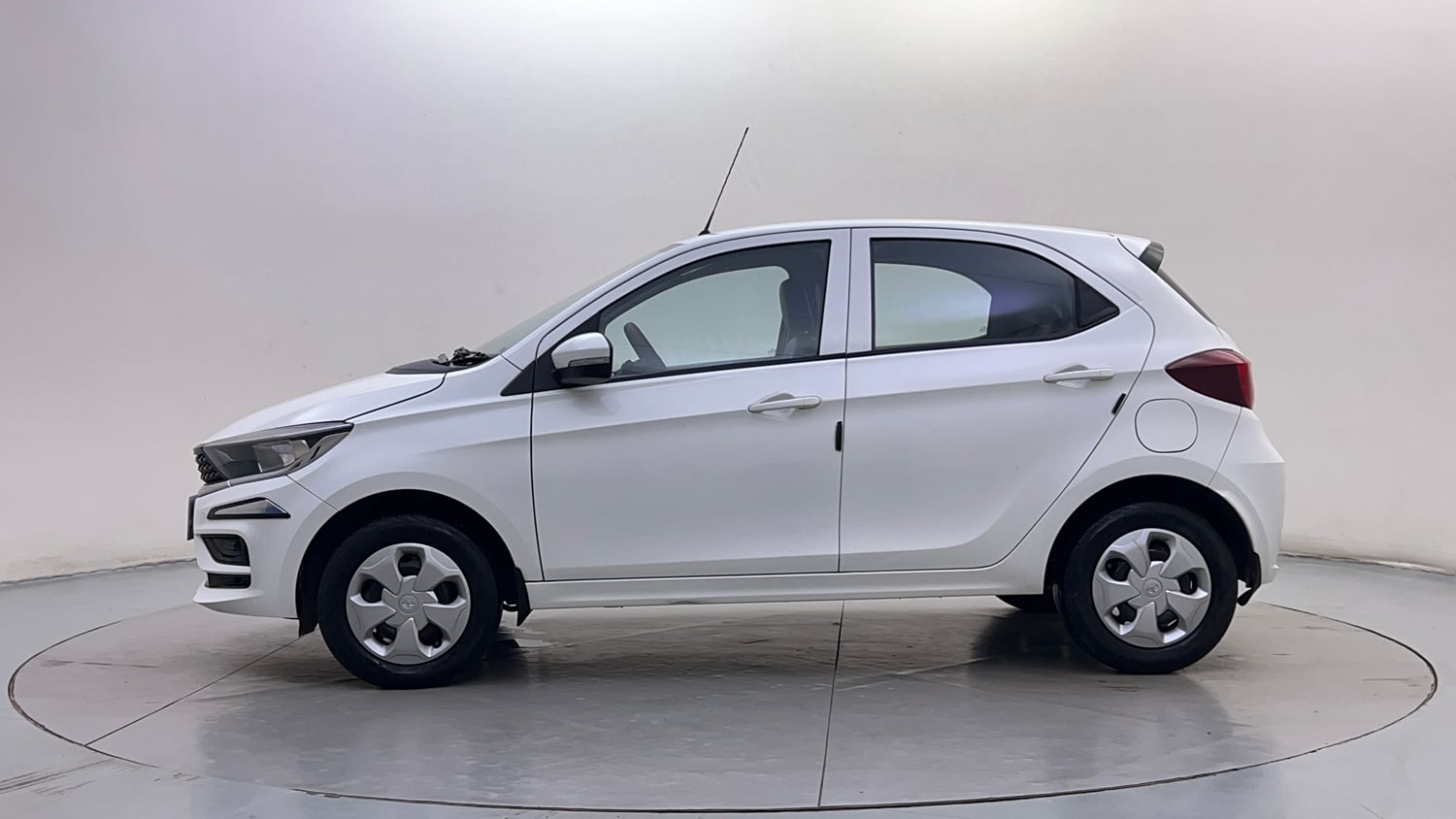 Used 2021 Tata Tiago XT Petrol Manual exterior LEFT SIDE VIEW