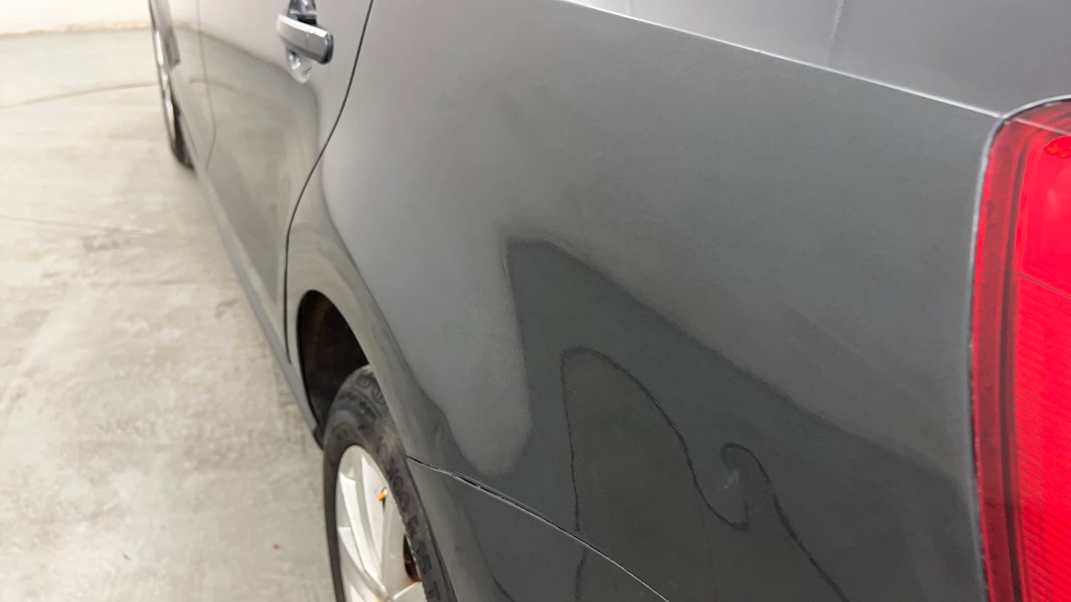 Used 2016 Volkswagen Ameo Highline1.2L (P) Petrol Manual dents MINOR DENT