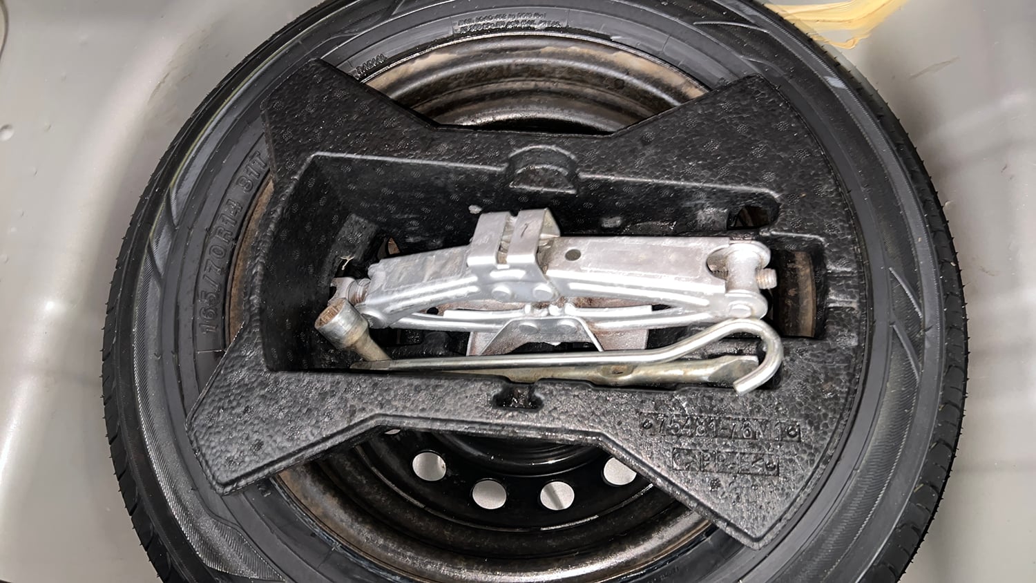 Used 2017 Maruti Suzuki Celerio ZXI (O) AMT Petrol Automatic tyres SPARE TYRE VIEW