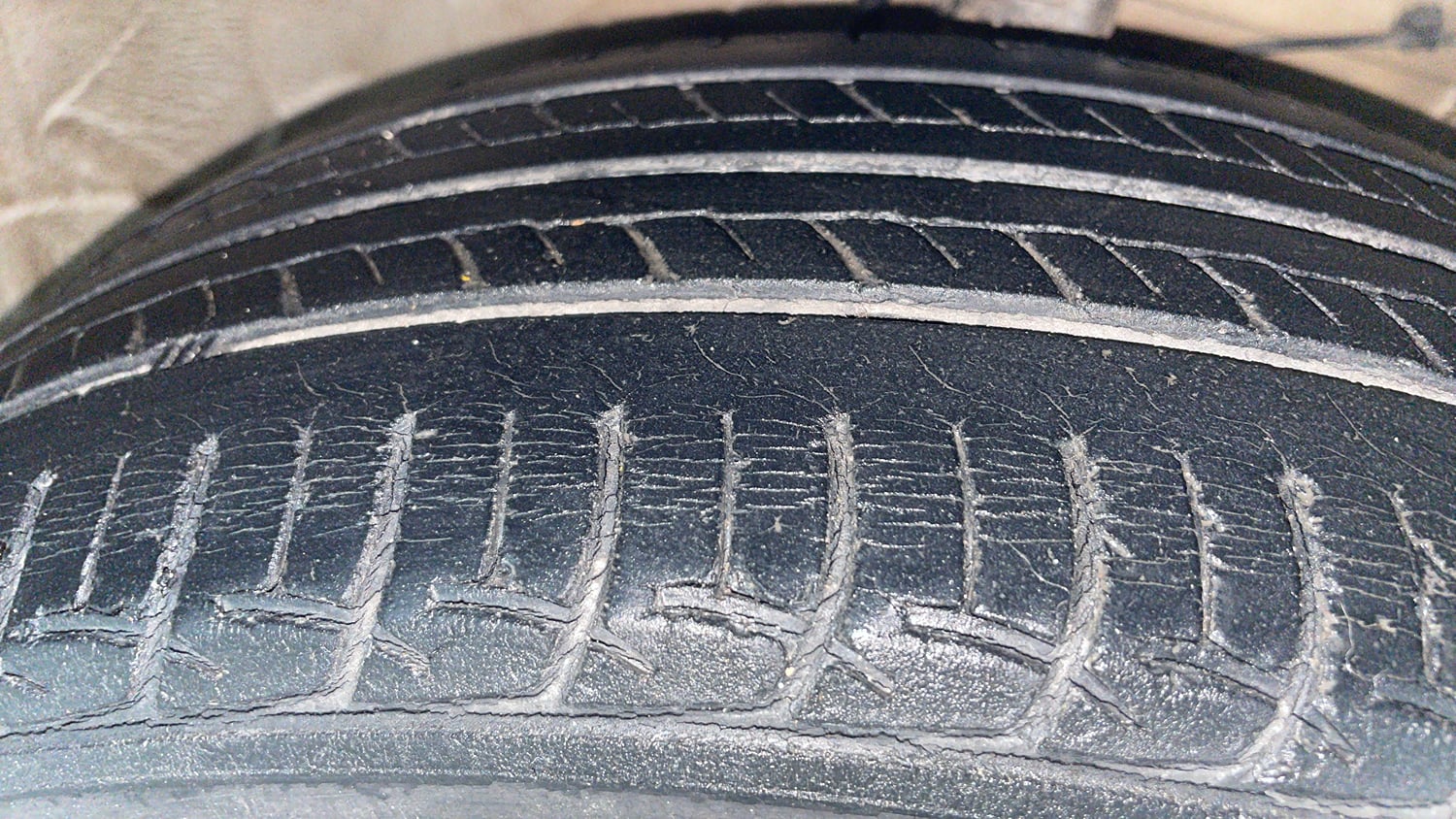Used 2016 Maruti Suzuki Ertiga ZXI+ Petrol Manual tyres RIGHT FRONT TYRE TREAD VIEW