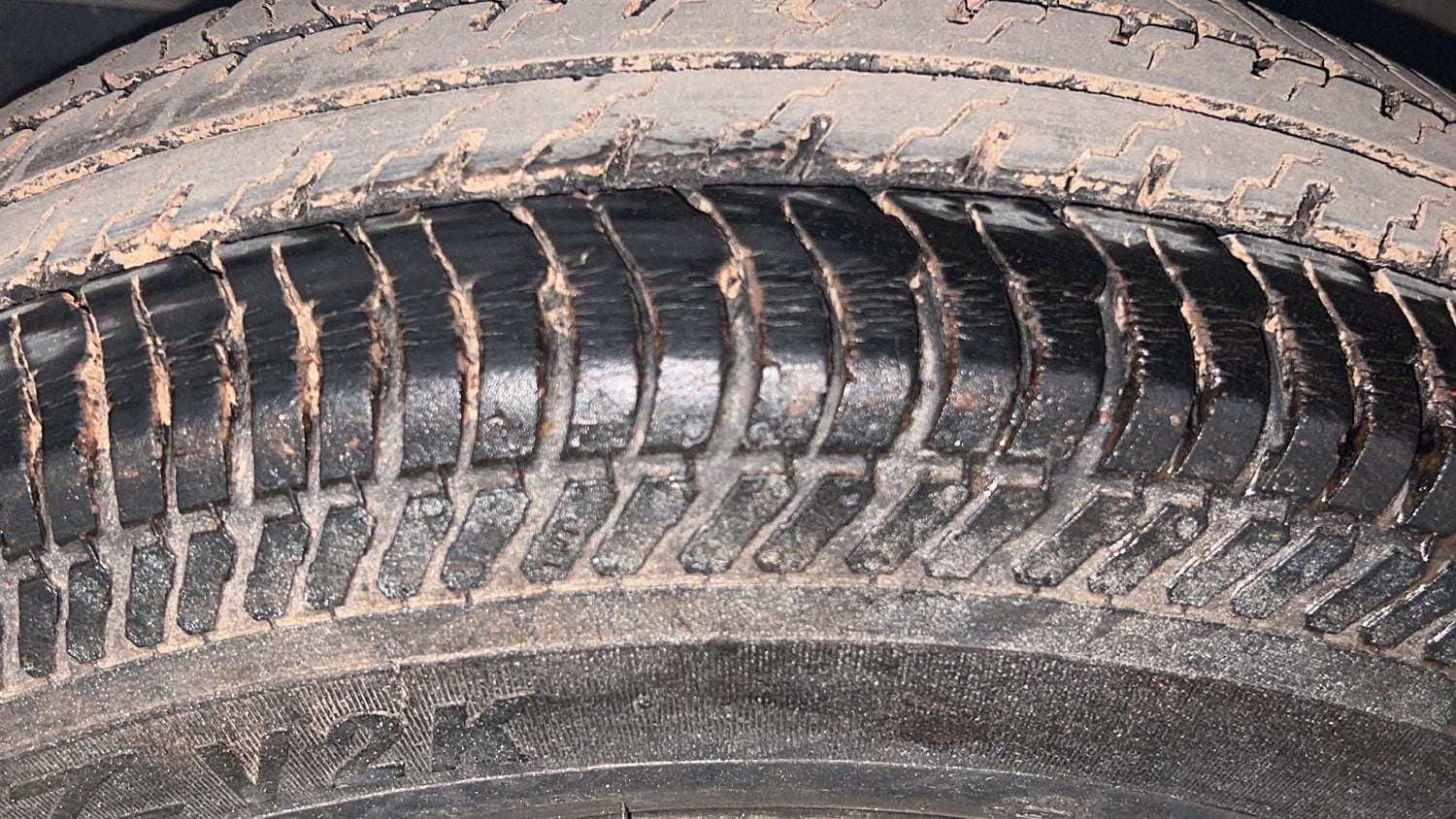 Used 2017 Maruti Suzuki Swift Lxi (O) Petrol Manual tyres LEFT FRONT TYRE TREAD VIEW
