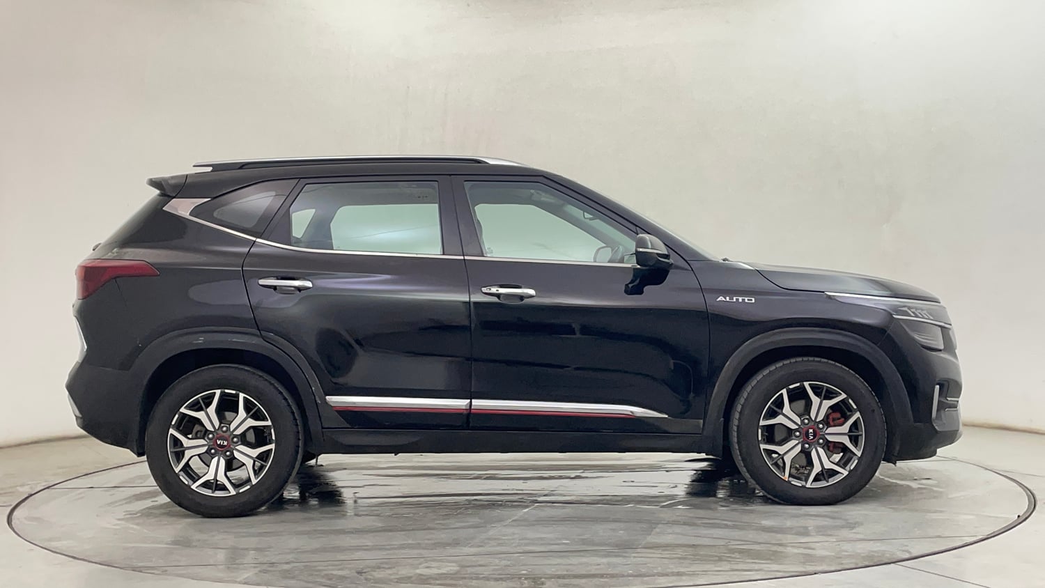 Used 2020 Kia Seltos GTX Plus AT 1.5 Diesel Diesel Automatic exterior RIGHT SIDE VIEW