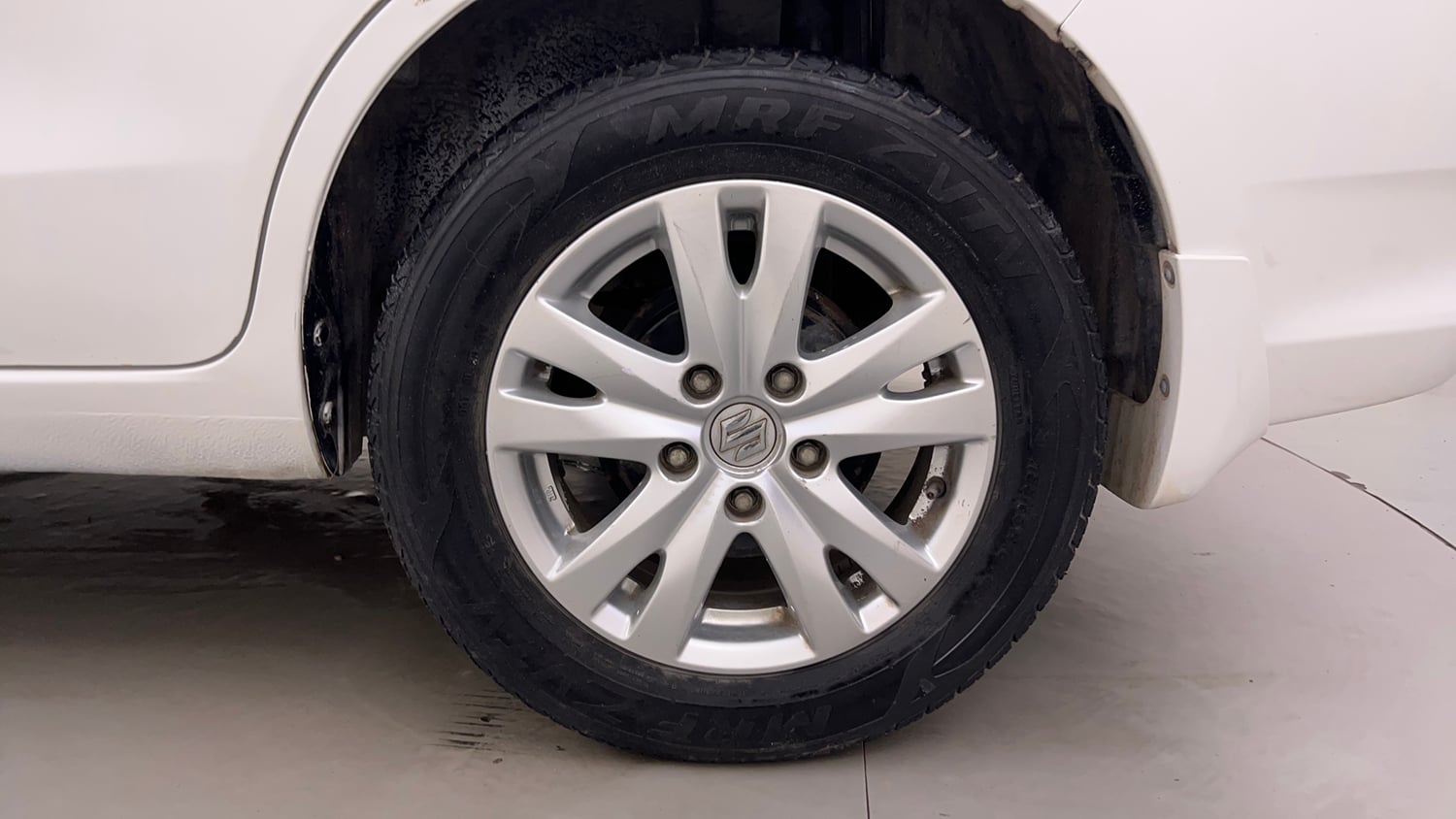 Used 2016 Maruti Suzuki Ertiga ZXI Petrol Manual tyres LEFT REAR TYRE RIM VIEW