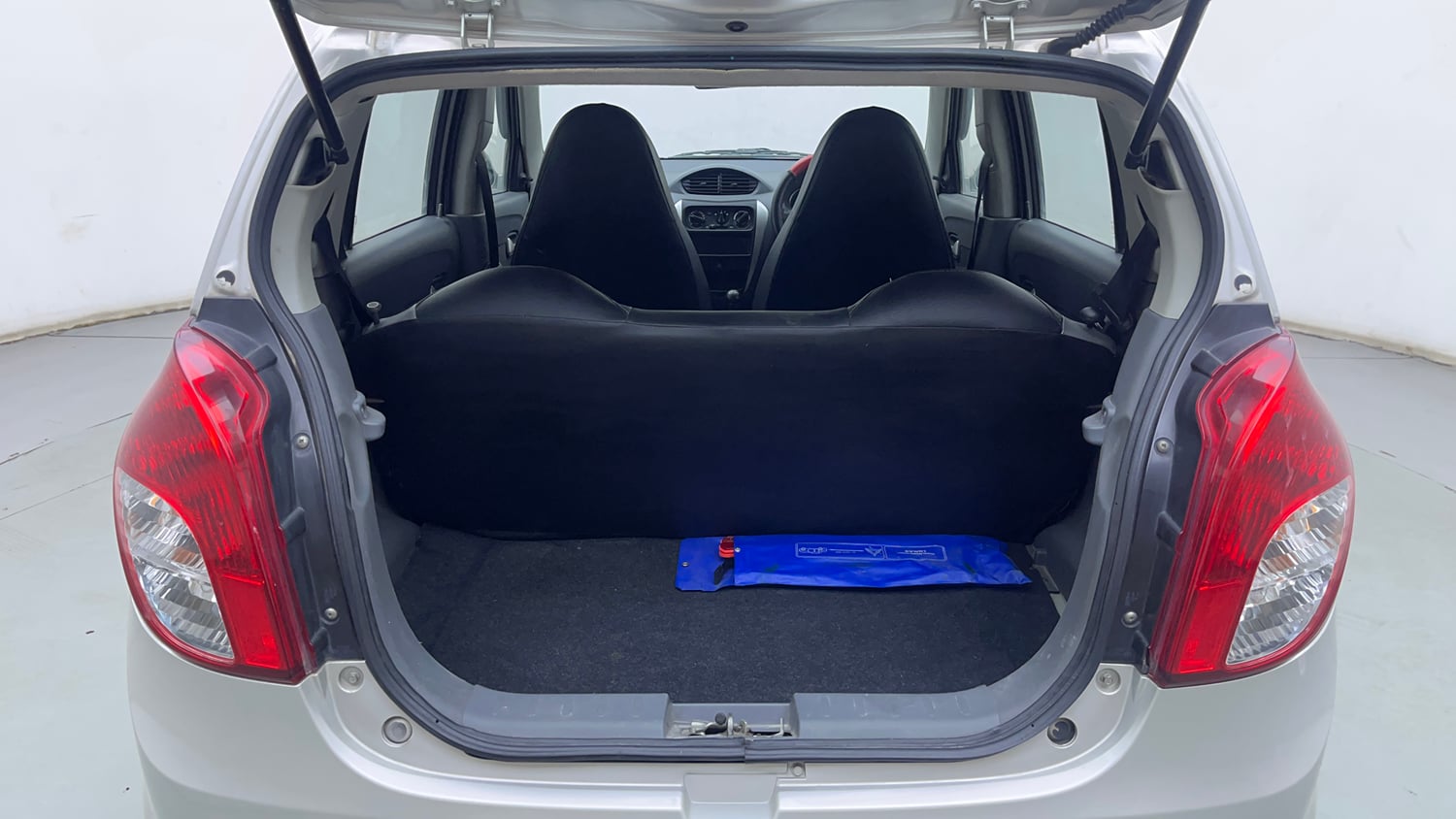 Used 2015 Maruti Suzuki Alto 800 LXi Anniversary Edition Petrol Manual interior DICKY INSIDE VIEW