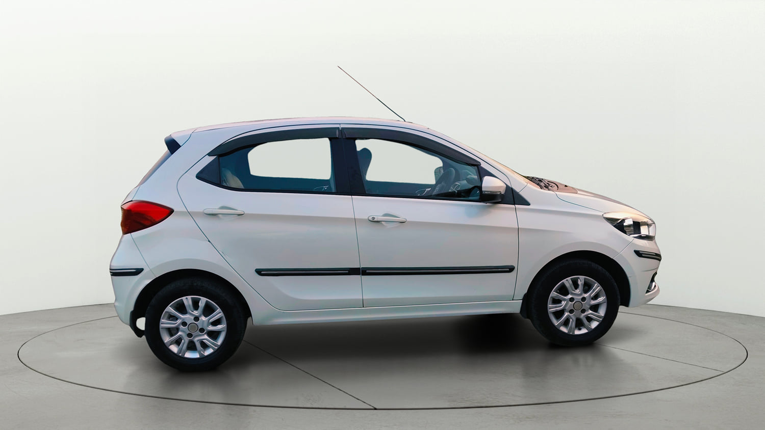 Used 2018 Tata Tiago Revotron XZA Petrol Automatic exterior RIGHT SIDE VIEW