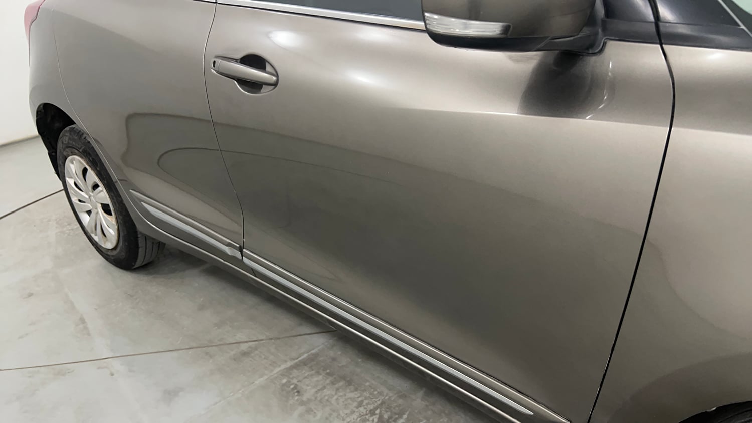 Used 2021 Maruti Suzuki Swift VXi Petrol Manual dents MINOR DENT