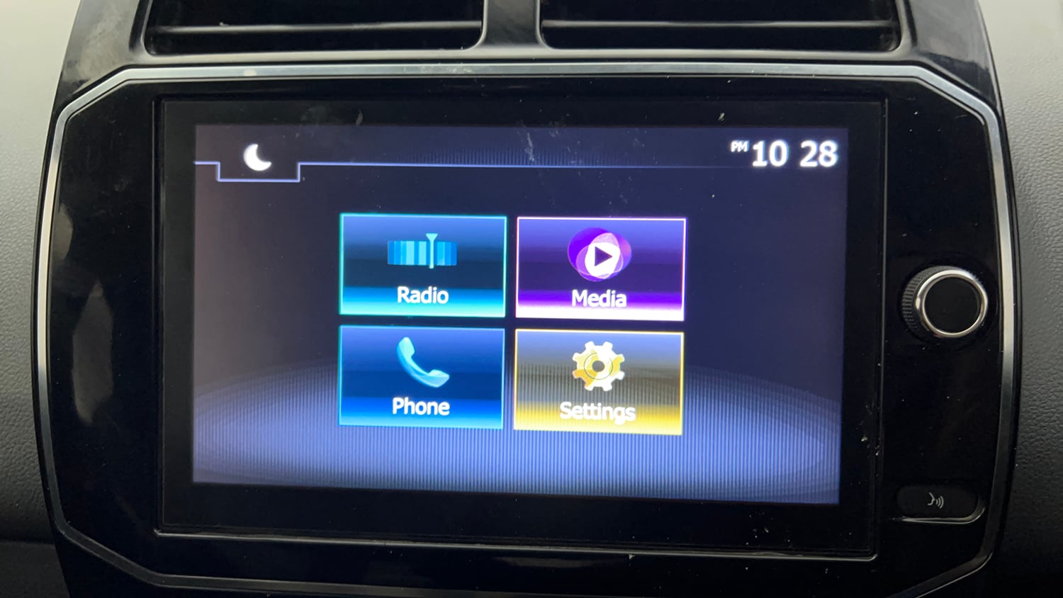 Used 2020 Renault Kwid RXT 1.0 Opt Petrol Manual top_features Integrated (in-dash) music system