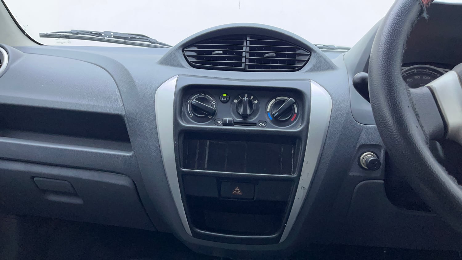 Used 2015 Maruti Suzuki Alto 800 LXi Anniversary Edition Petrol Manual interior MUSIC SYSTEM & AC CONTROL VIEW