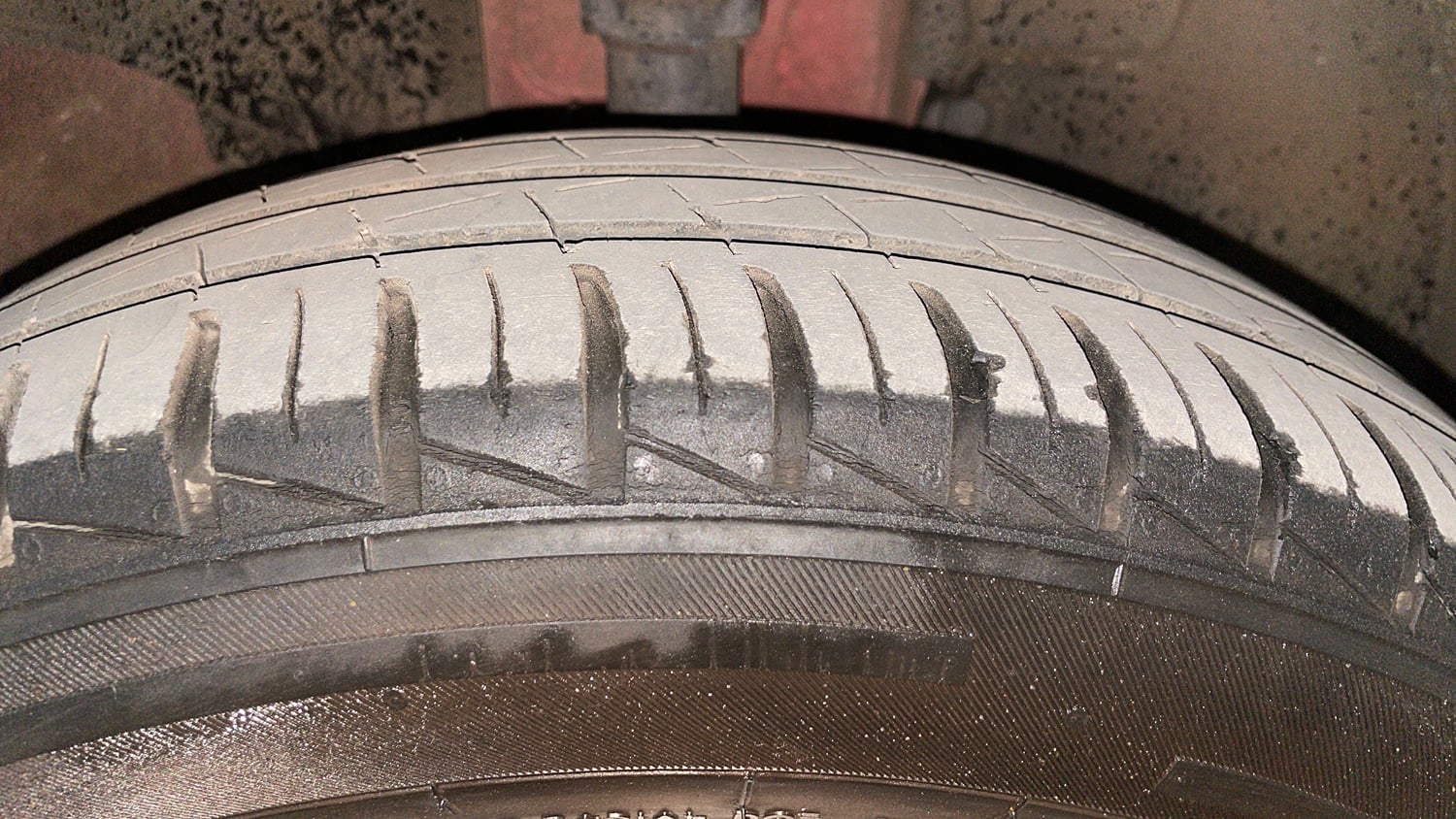 Used 2024 Renault Kwid RXL (O) 1.0 Petrol Manual tyres RIGHT FRONT TYRE TREAD VIEW