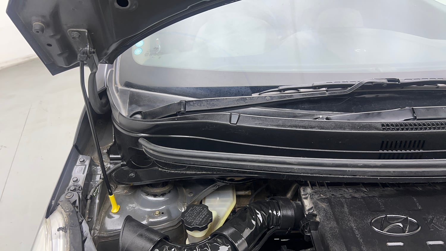 Used 2017 Hyundai Grand i10 Sportz 1.2 Kappa VTVT Petrol Manual engine ENGINE RIGHT SIDE HINGE & APRON VIEW