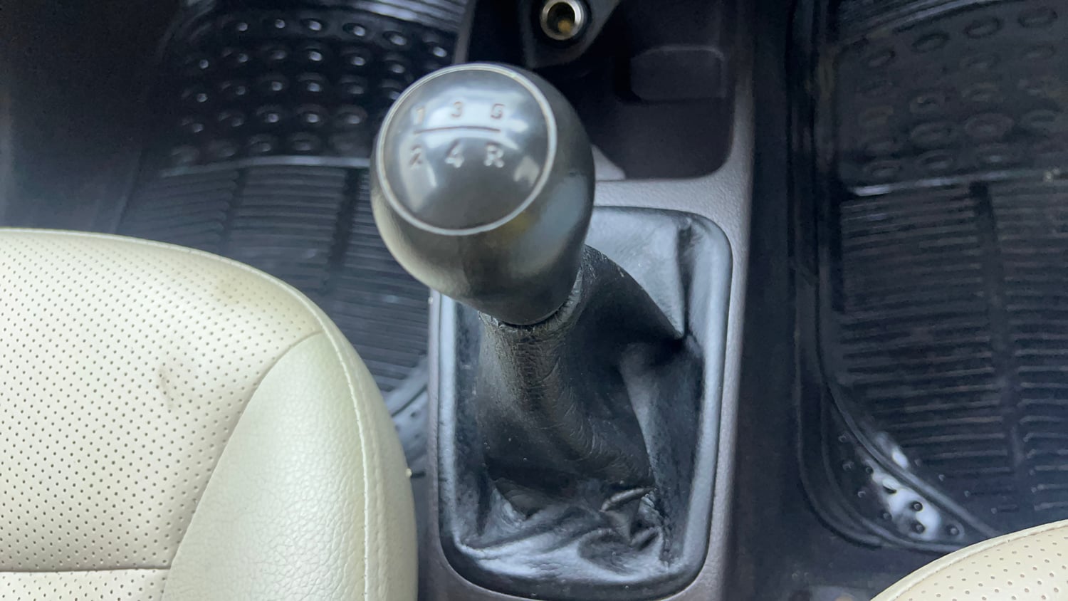 Used 2018 Hyundai Eon Era + Petrol Manual interior GEAR  KNOB VIEW