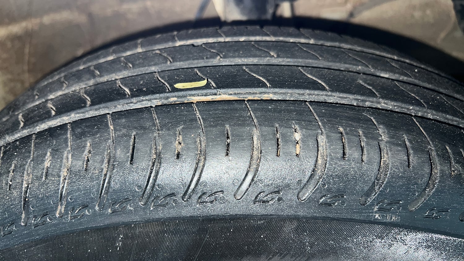Used 2025 Maruti Suzuki Swift VXi CNG Cng Manual tyres RIGHT FRONT TYRE TREAD VIEW