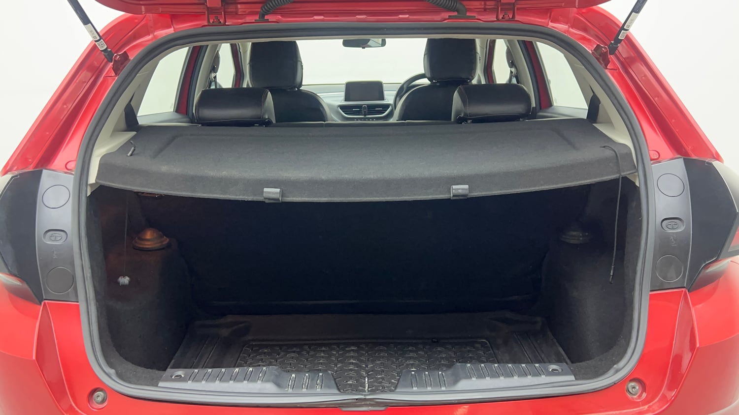 Used 2023 Tata Altroz XZA Petrol Petrol Automatic interior DICKY INSIDE VIEW