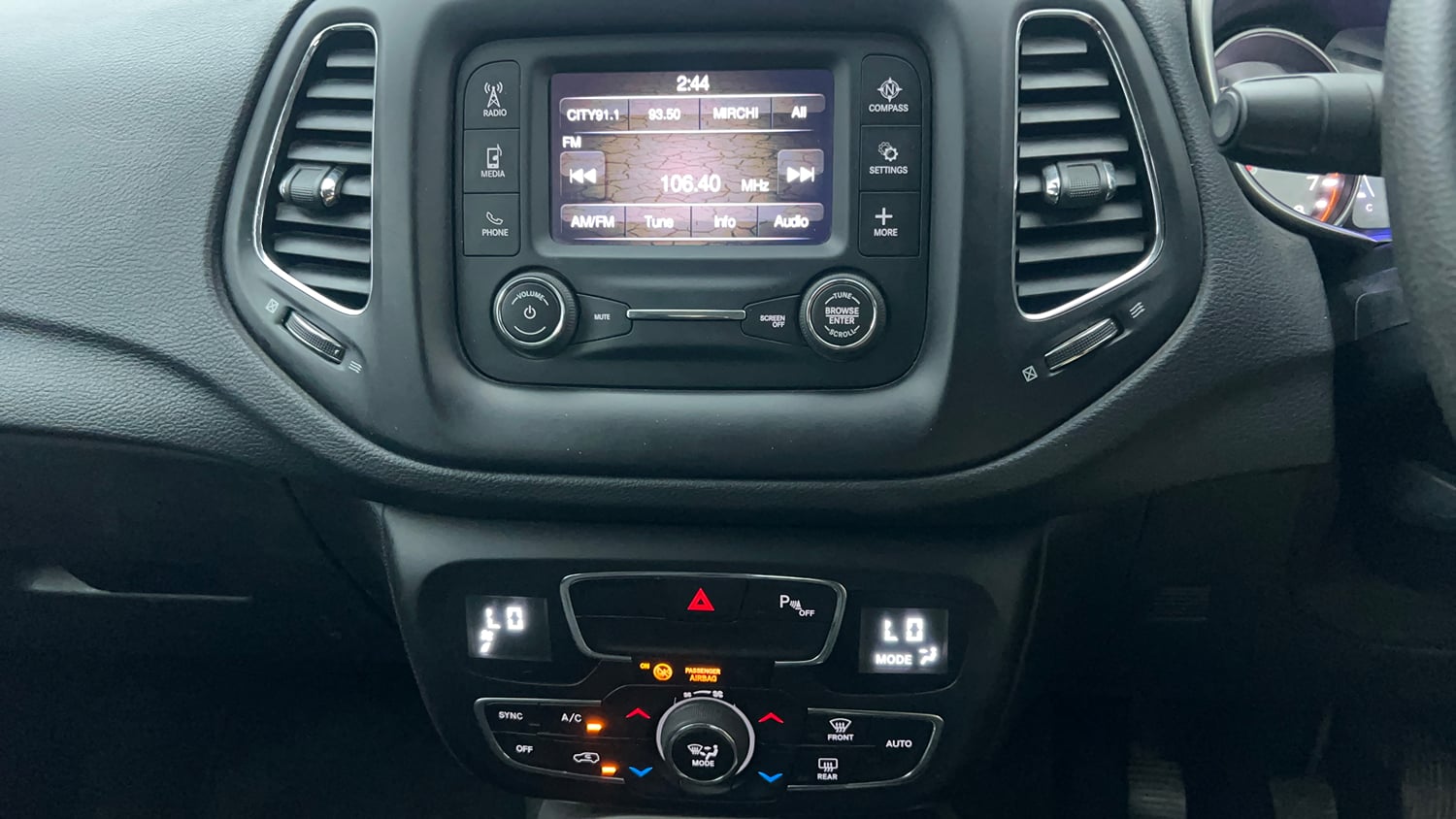 Used 2020 Jeep Compass Sport Plus 1.4 Petrol Petrol Manual interior MUSIC SYSTEM & AC CONTROL VIEW
