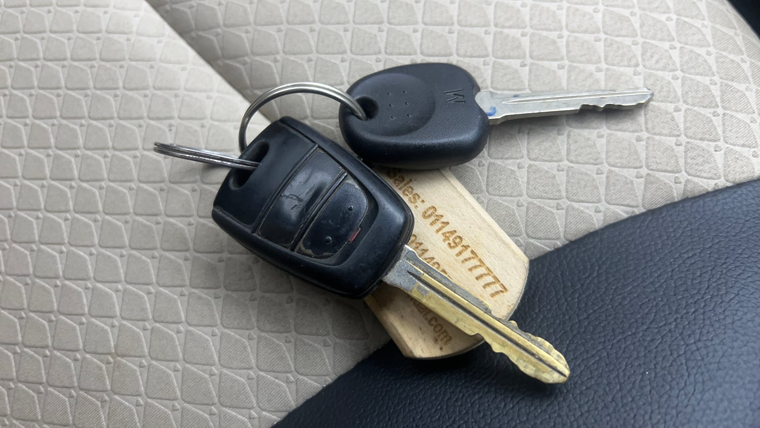 Used 2019 Hyundai Santro Sportz AMT Petrol Automatic extra CAR KEY VIEW