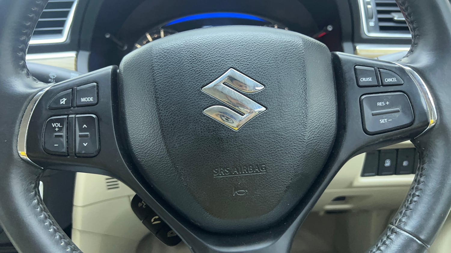 Used 2018 Maruti Suzuki Ciaz Alpha Hybrid 1.5 Petrol Manual top_features Airbags
