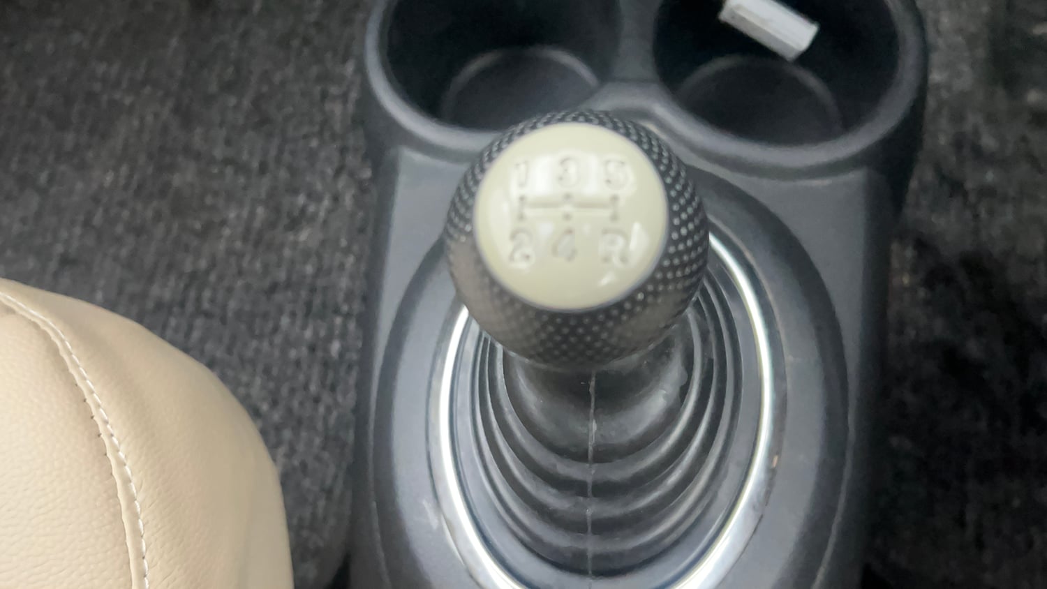 Used 2013 Honda Brio S MT Petrol Manual interior GEAR  KNOB VIEW