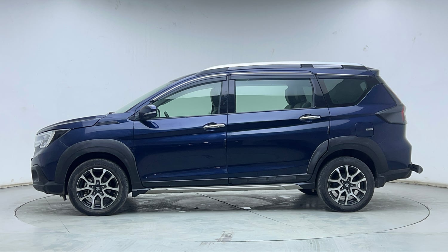 Used 2023 Maruti Suzuki XL6 Alpha AT Petrol Petrol Automatic exterior LEFT SIDE VIEW