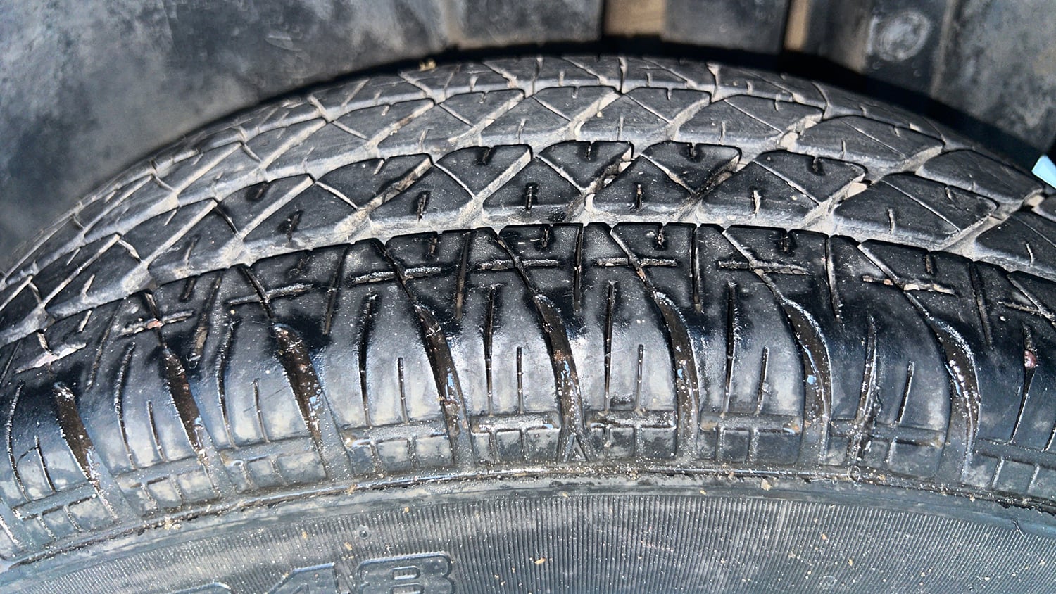 Used 2013 Maruti Suzuki Swift LXi Petrol Manual tyres LEFT REAR TYRE TREAD VIEW