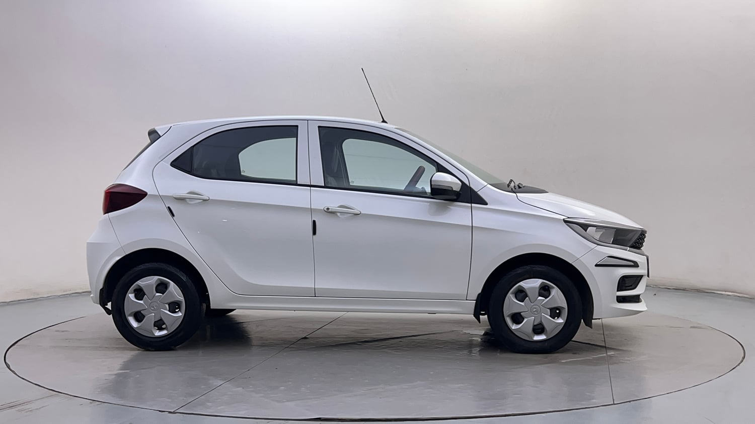 Used 2021 Tata Tiago XT Petrol Manual exterior RIGHT SIDE VIEW