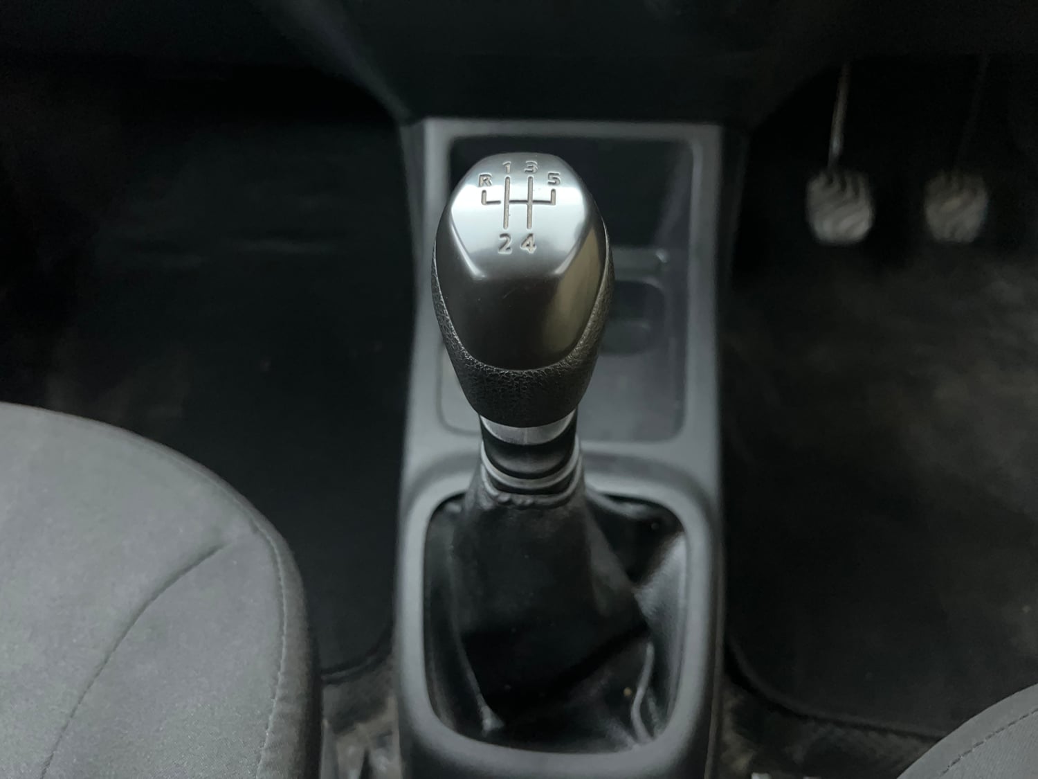 Used 2017 Renault Kwid 1.0 RXT Petrol Manual interior GEAR  KNOB VIEW