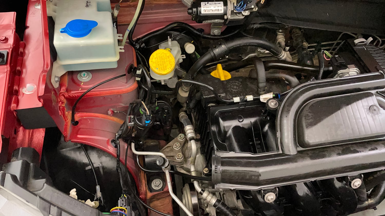 Used 2024 Renault Kwid RXL (O) 1.0 Petrol Manual engine ENGINE RIGHT SIDE VIEW