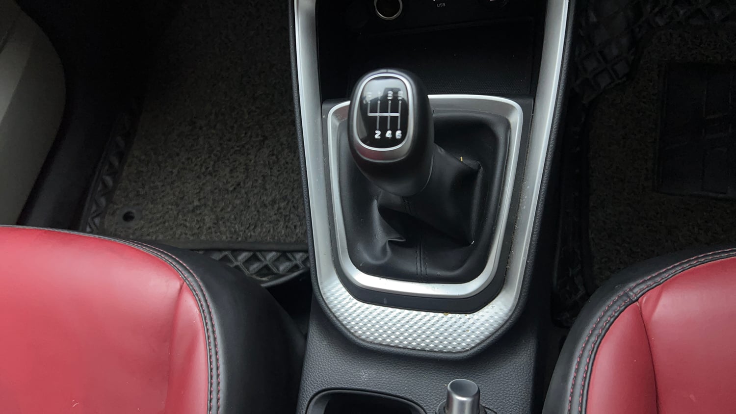 Used 2023 Kia Sonet HTX 1.0 iMT Petrol Manual interior GEAR  KNOB VIEW