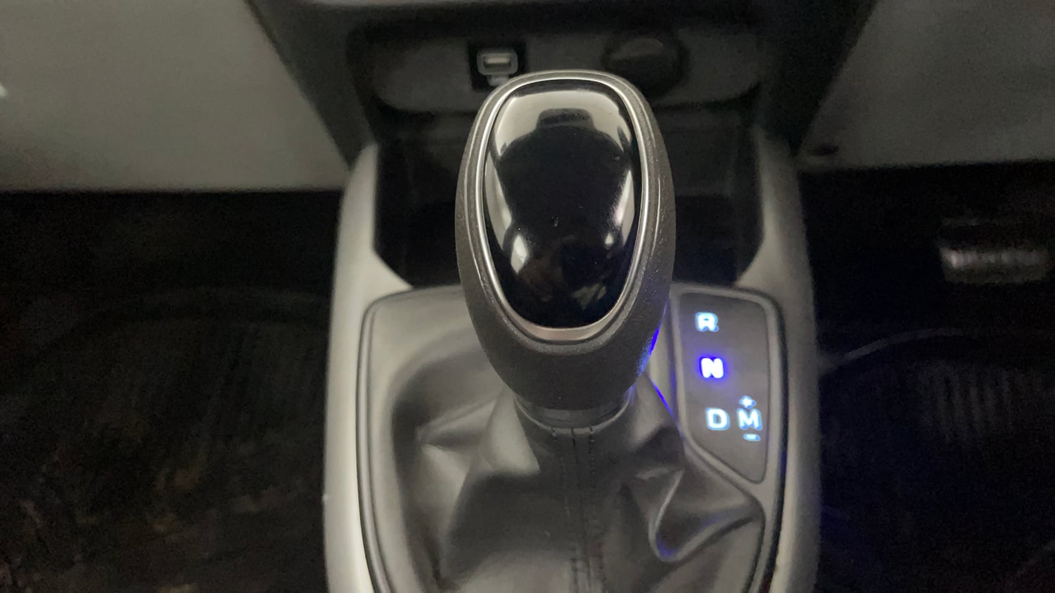 Used 2022 Hyundai Grand i10 Nios Sportz AMT 1.2 Kappa VTVT Petrol Automatic interior GEAR  KNOB VIEW