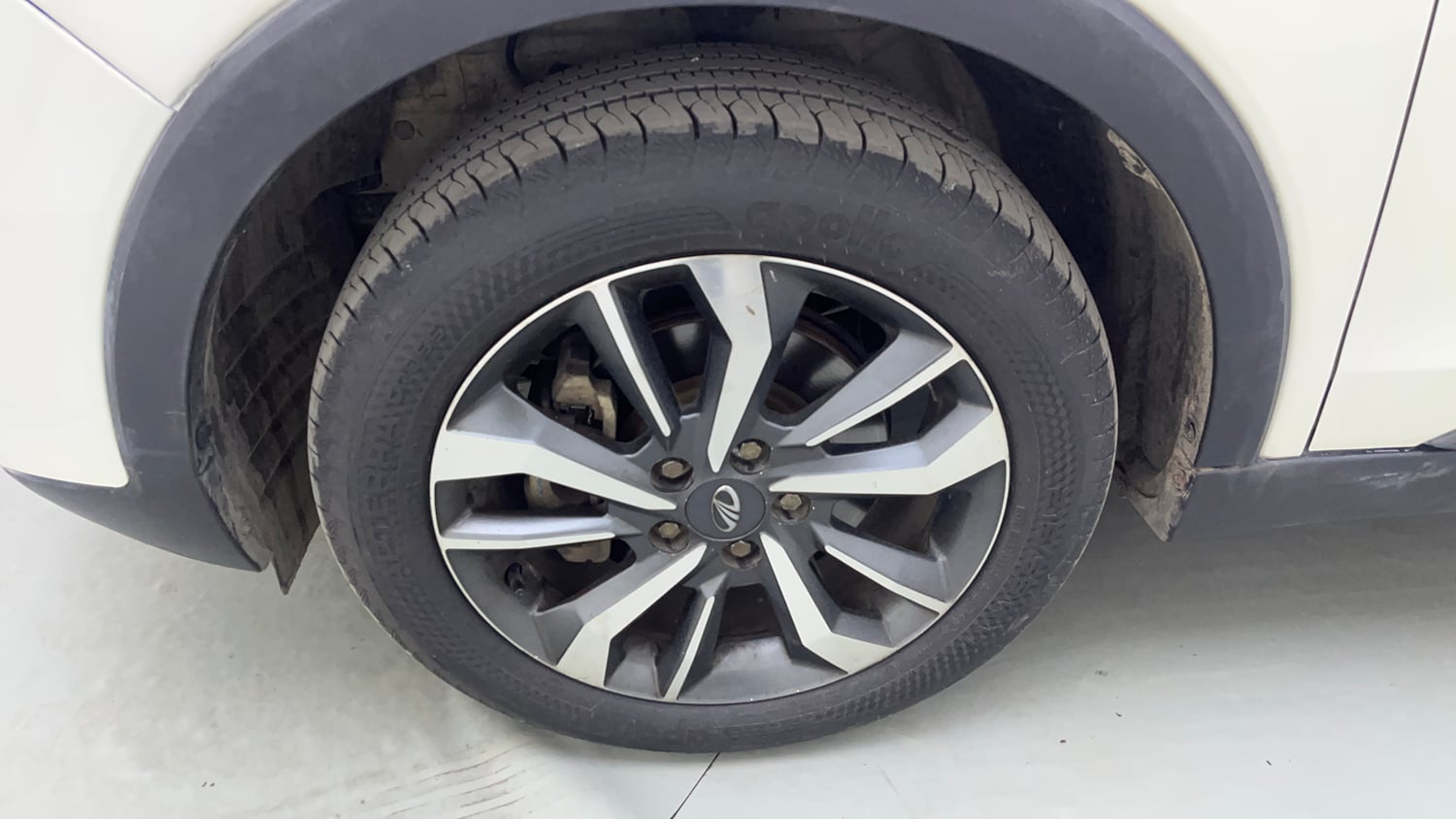 Used 2021 Mahindra XUV 300 W8 (O) 1.5 Diesel AMT Diesel Automatic tyres LEFT FRONT TYRE RIM VIEW