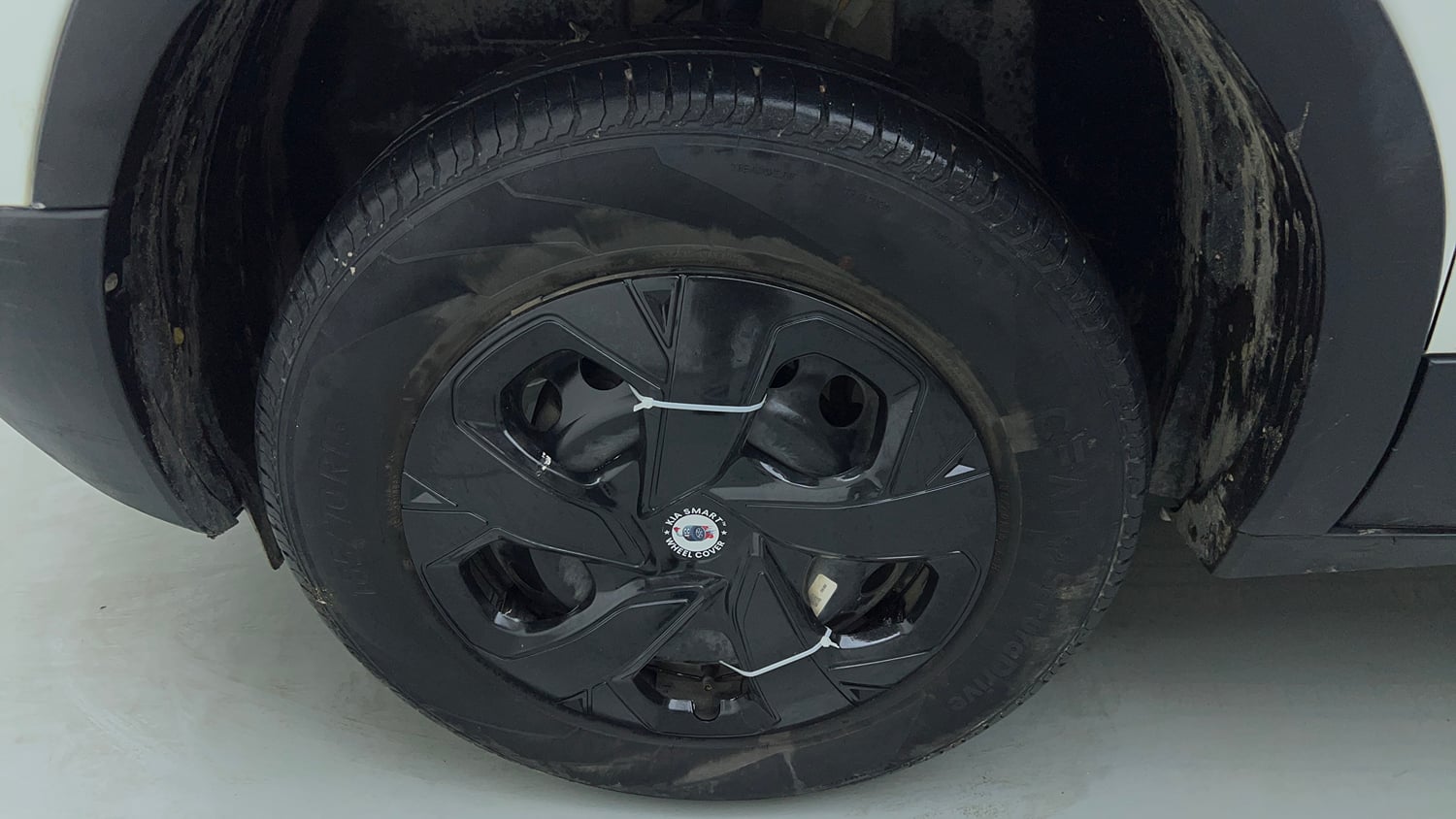 Used 2024 Tata Punch Adventure Rhythm AMT Petrol Automatic tyres LEFT FRONT TYRE RIM VIEW