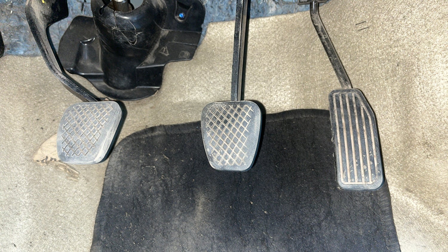 Used 2013 Honda Brio V MT Petrol Manual interior PEDALS VIEW