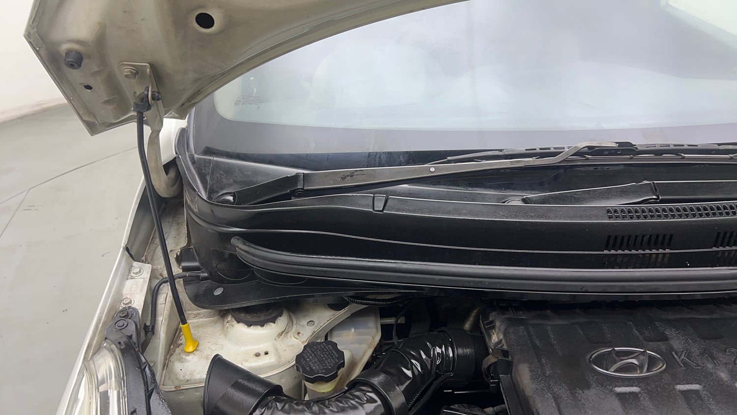 Used 2016 Hyundai Grand i10 Asta 1.2 Kappa VTVT Petrol Manual engine ENGINE RIGHT SIDE HINGE & APRON VIEW