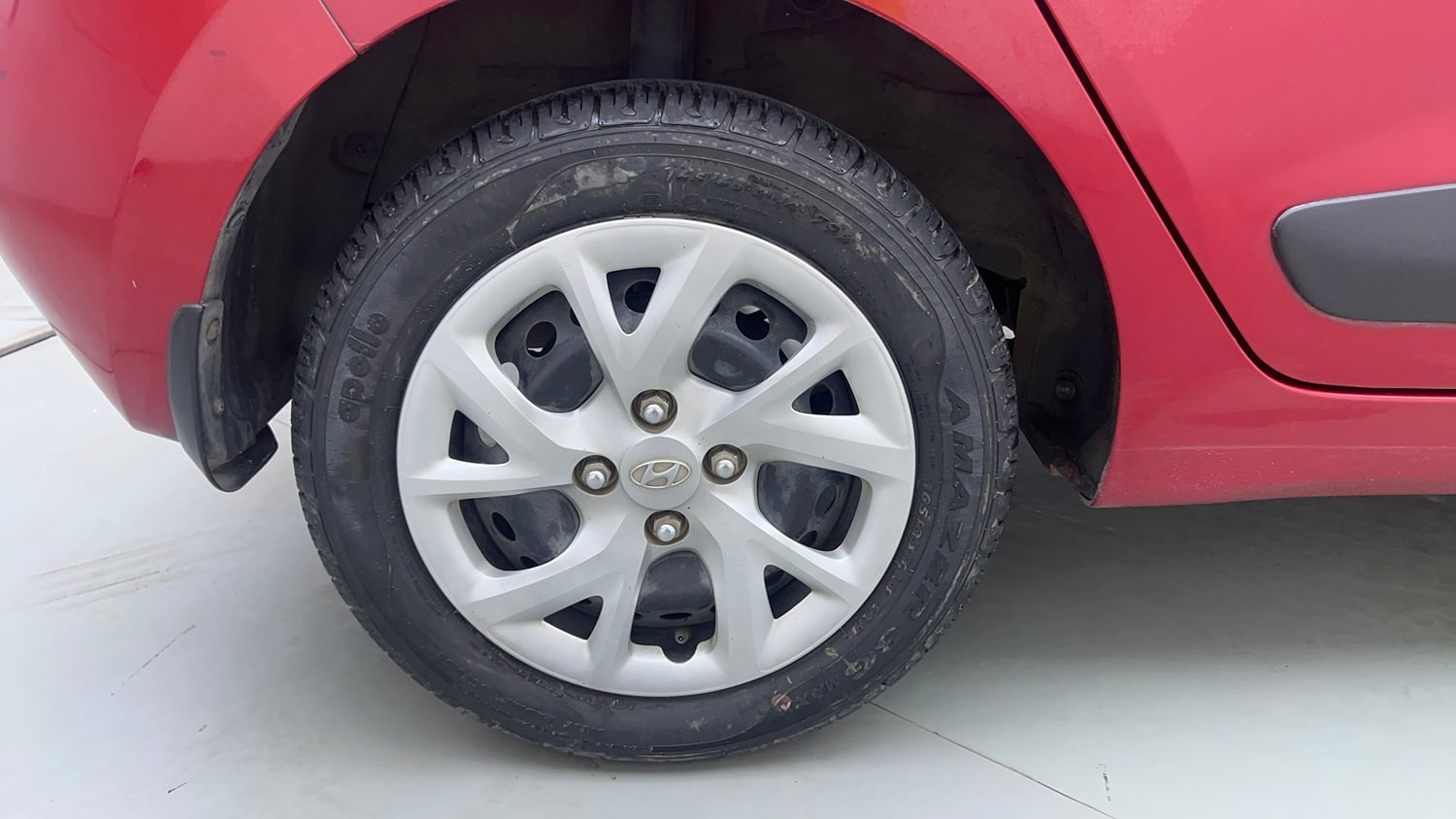 Used 2018 Hyundai Grand i10 Sportz 1.2 Kappa VTVT Petrol Manual tyres RIGHT REAR TYRE RIM VIEW