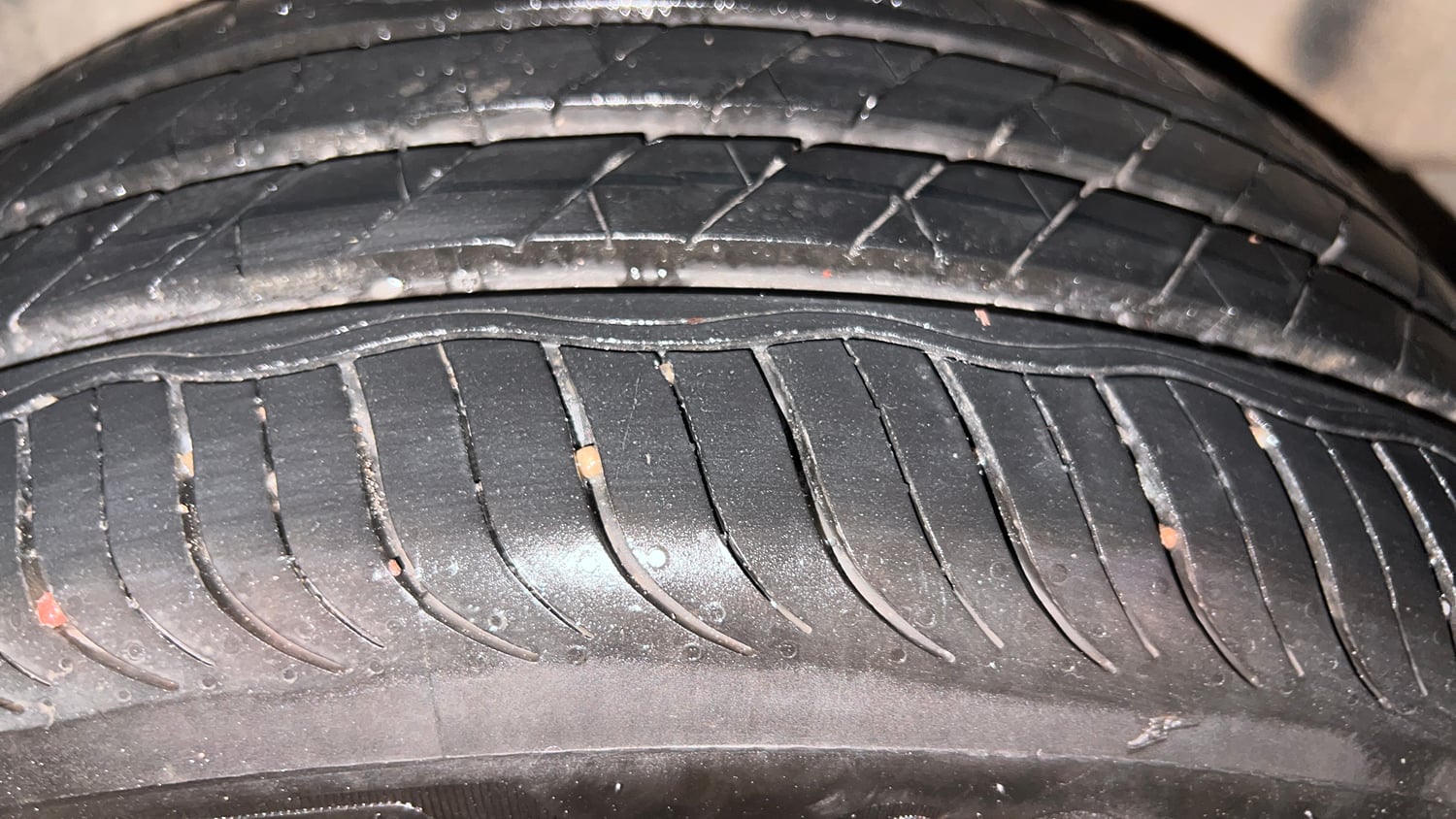 Used 2016 Volkswagen Vento Highline 1.2 (P) AT Petrol Automatic tyres LEFT REAR TYRE TREAD VIEW