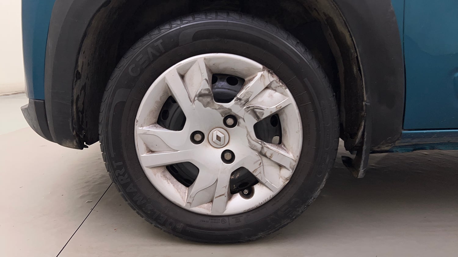 Used 2022 Renault Kwid RXT 1.0 AMT Petrol Automatic tyres LEFT FRONT TYRE RIM VIEW