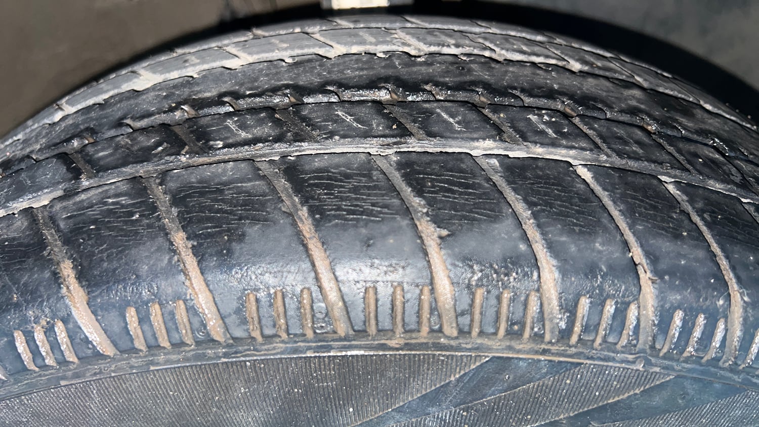 Used 2017 Volkswagen Ameo Trendline 1.2L (P) Petrol Manual tyres RIGHT FRONT TYRE TREAD VIEW