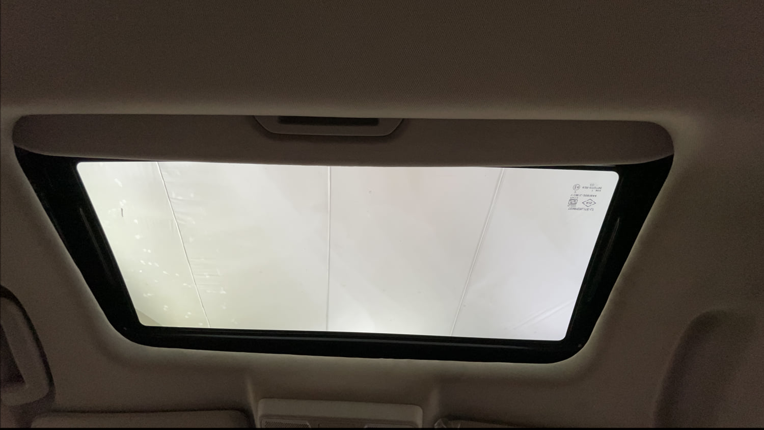 Used 2023 Tata Altroz XZ Plus (S) Petrol Manual top_features Sunroof