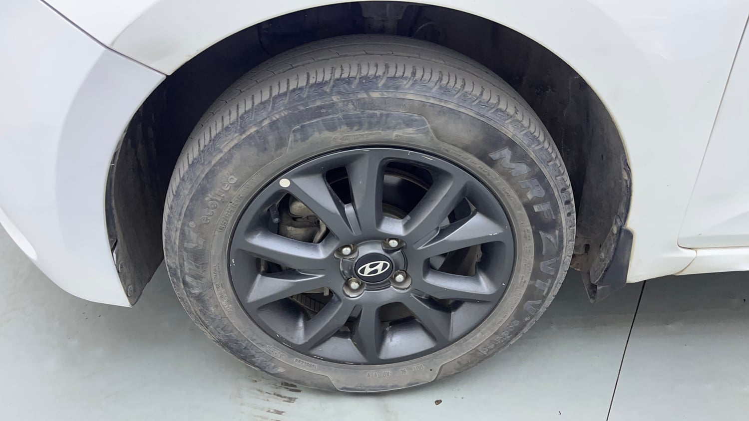 Used 2018 Hyundai Elite i20 Asta 1.2 AT Petrol Automatic tyres LEFT FRONT TYRE RIM VIEW