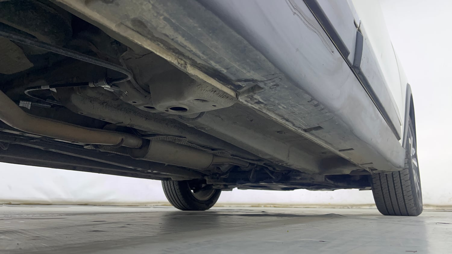 Used 2021 Mahindra XUV 300 W8 (O) 1.5 Diesel AMT Diesel Automatic extra REAR RIGHT UNDERBODY VIEW